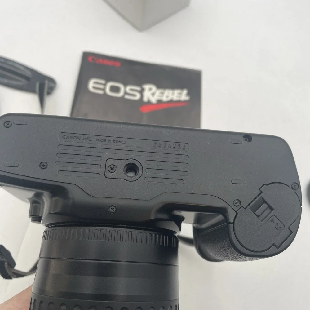 Canon EOS Rebel DSLR Camera +Canon 80-200mm Zoom Lens +Canon 200E Flash+Battery